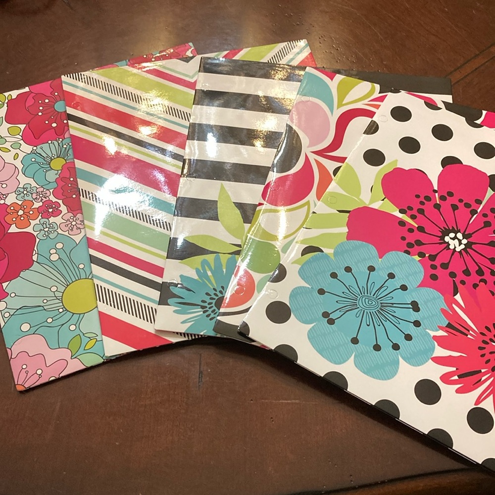 Set of 5 Studio C, “The Sugarland Collection” printed folders.